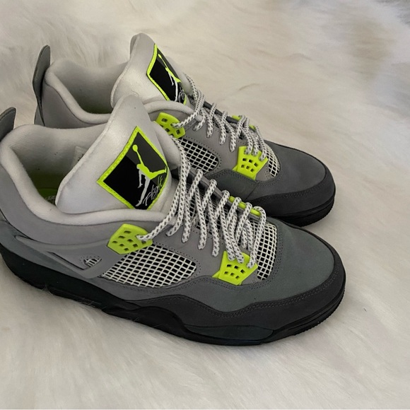 Retro - Picture 3 of 3